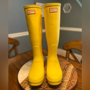 Size 9 Women's Yellow Tall Back Adjustable Rain Boots